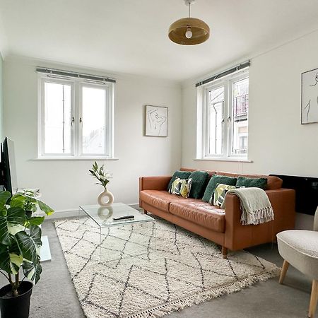 Luxury 2 Bedroom City Centre Apartment - Secure Parking - Amazing Location! Canterbury Eksteriør billede