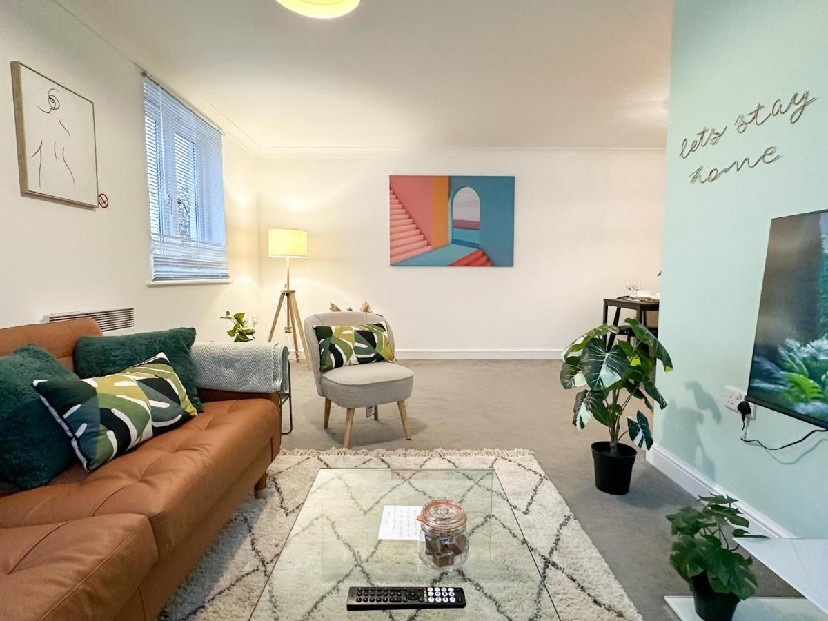 Luxury 2 Bedroom City Centre Apartment - Secure Parking - Amazing Location! Canterbury Eksteriør billede
