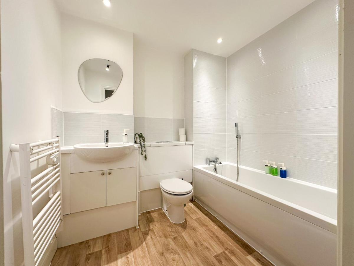 Luxury 2 Bedroom City Centre Apartment - Secure Parking - Amazing Location! Canterbury Eksteriør billede