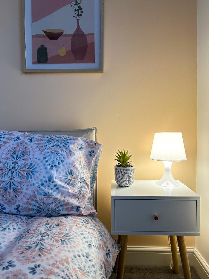 Luxury 2 Bedroom City Centre Apartment - Secure Parking - Amazing Location! Canterbury Eksteriør billede