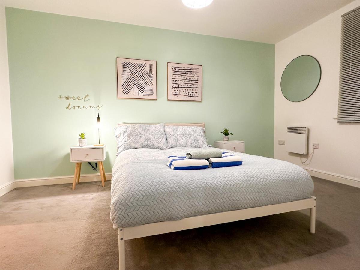 Luxury 2 Bedroom City Centre Apartment - Secure Parking - Amazing Location! Canterbury Eksteriør billede