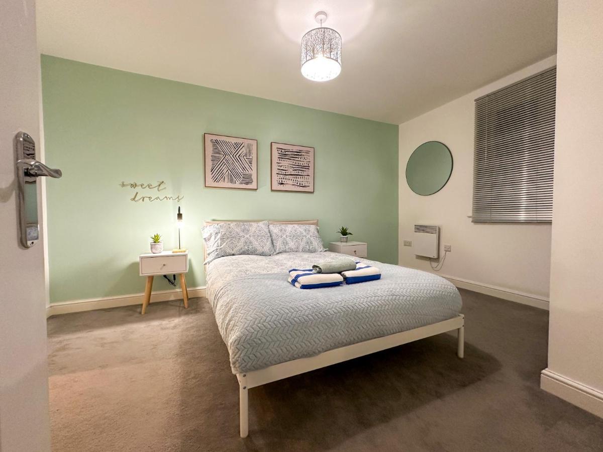 Luxury 2 Bedroom City Centre Apartment - Secure Parking - Amazing Location! Canterbury Eksteriør billede