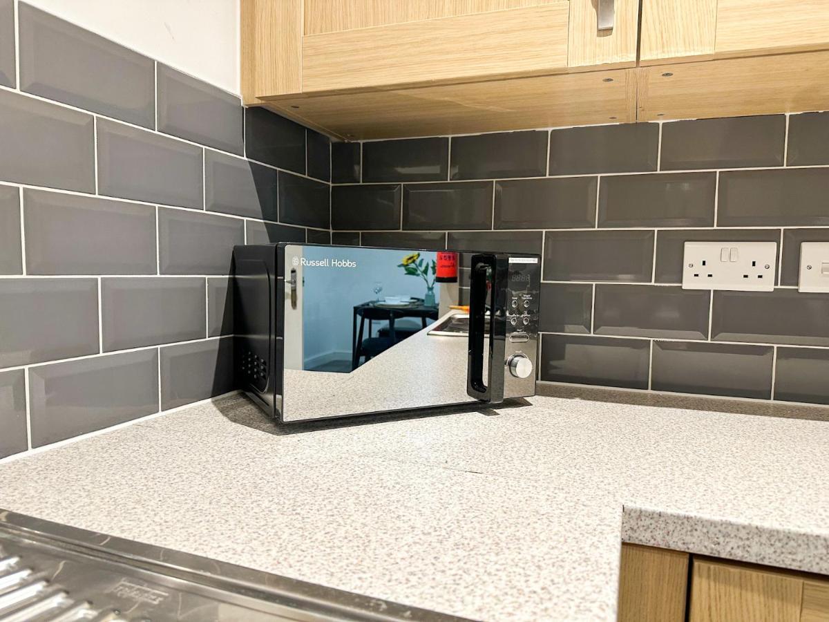 Luxury 2 Bedroom City Centre Apartment - Secure Parking - Amazing Location! Canterbury Eksteriør billede