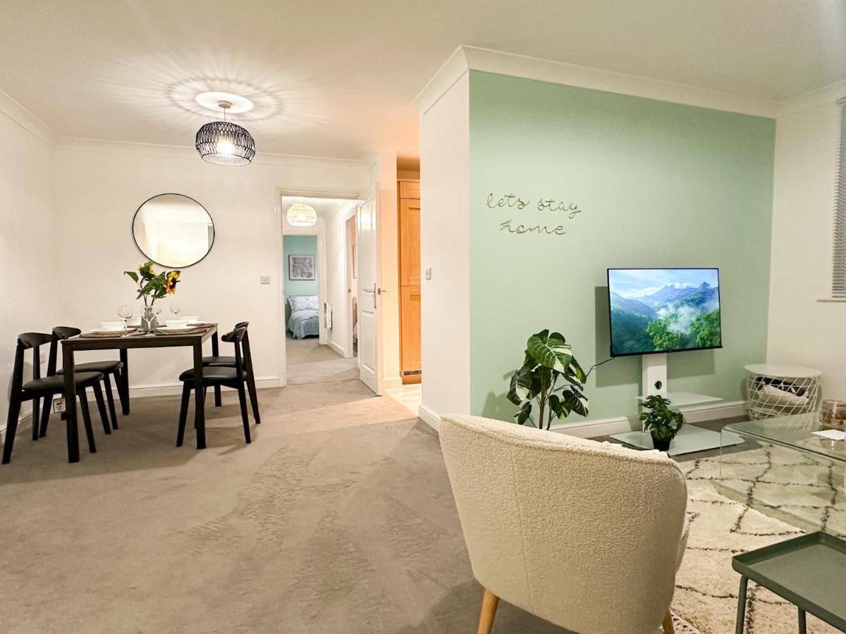 Luxury 2 Bedroom City Centre Apartment - Secure Parking - Amazing Location! Canterbury Eksteriør billede
