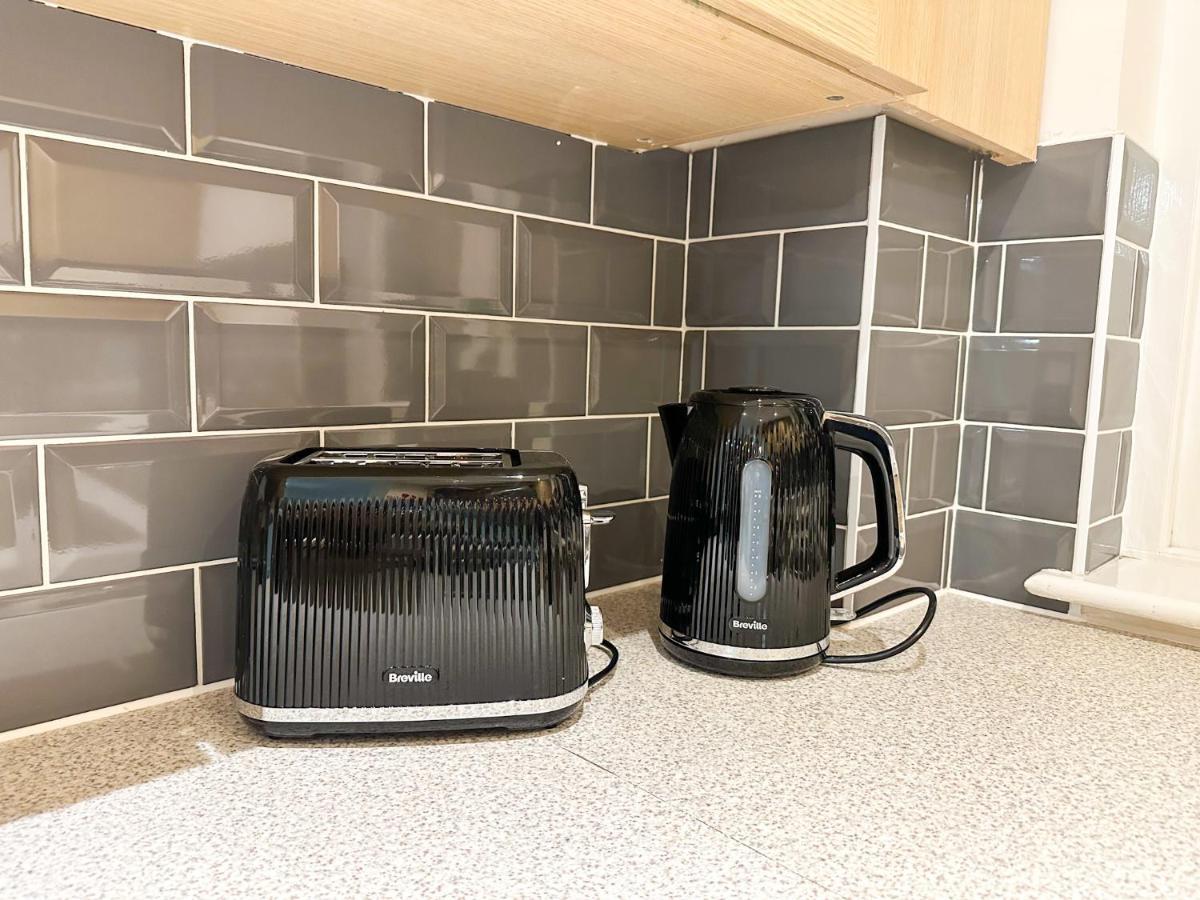 Luxury 2 Bedroom City Centre Apartment - Secure Parking - Amazing Location! Canterbury Eksteriør billede