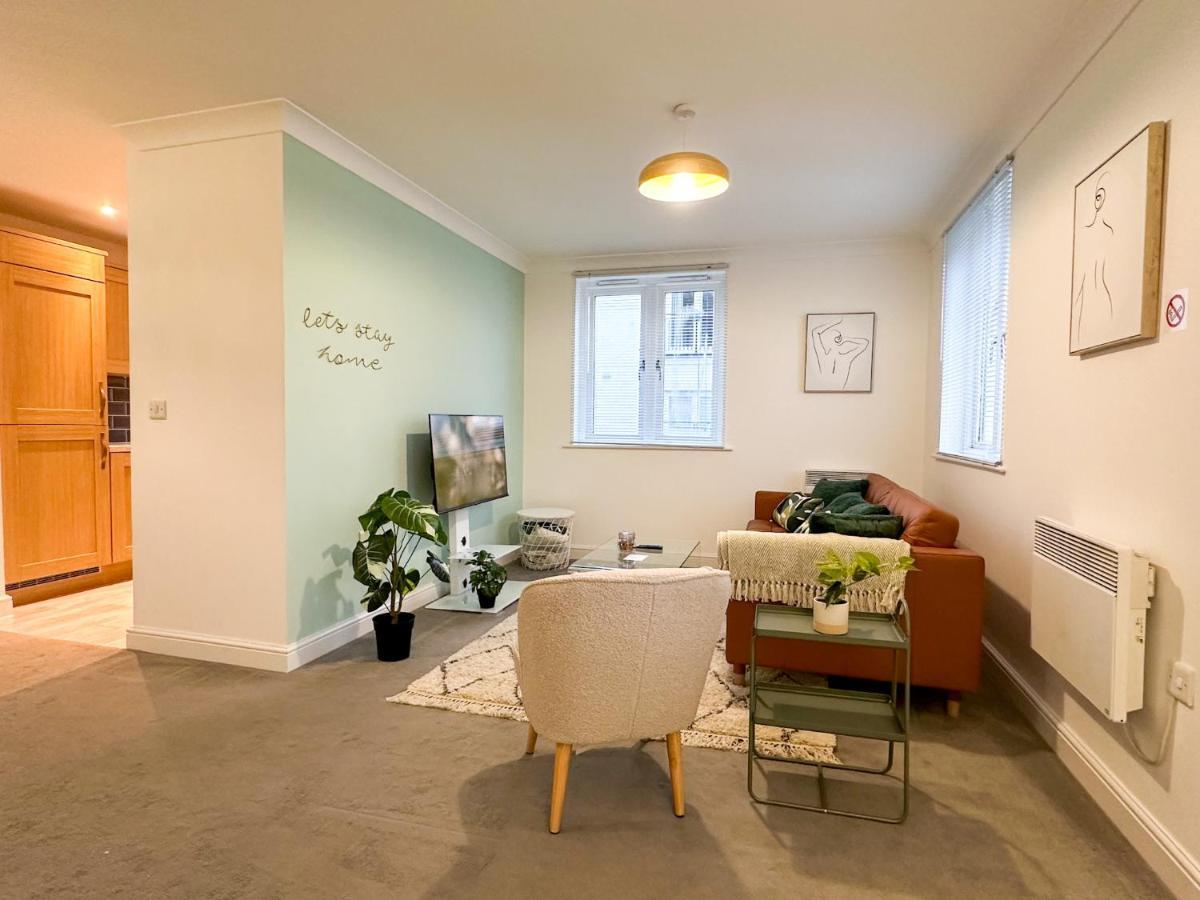 Luxury 2 Bedroom City Centre Apartment - Secure Parking - Amazing Location! Canterbury Eksteriør billede