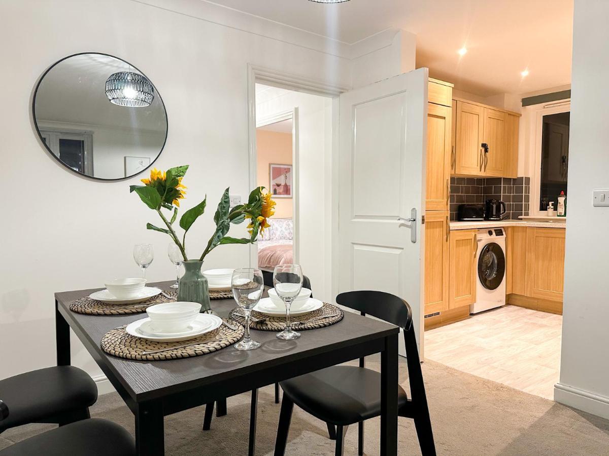 Luxury 2 Bedroom City Centre Apartment - Secure Parking - Amazing Location! Canterbury Eksteriør billede