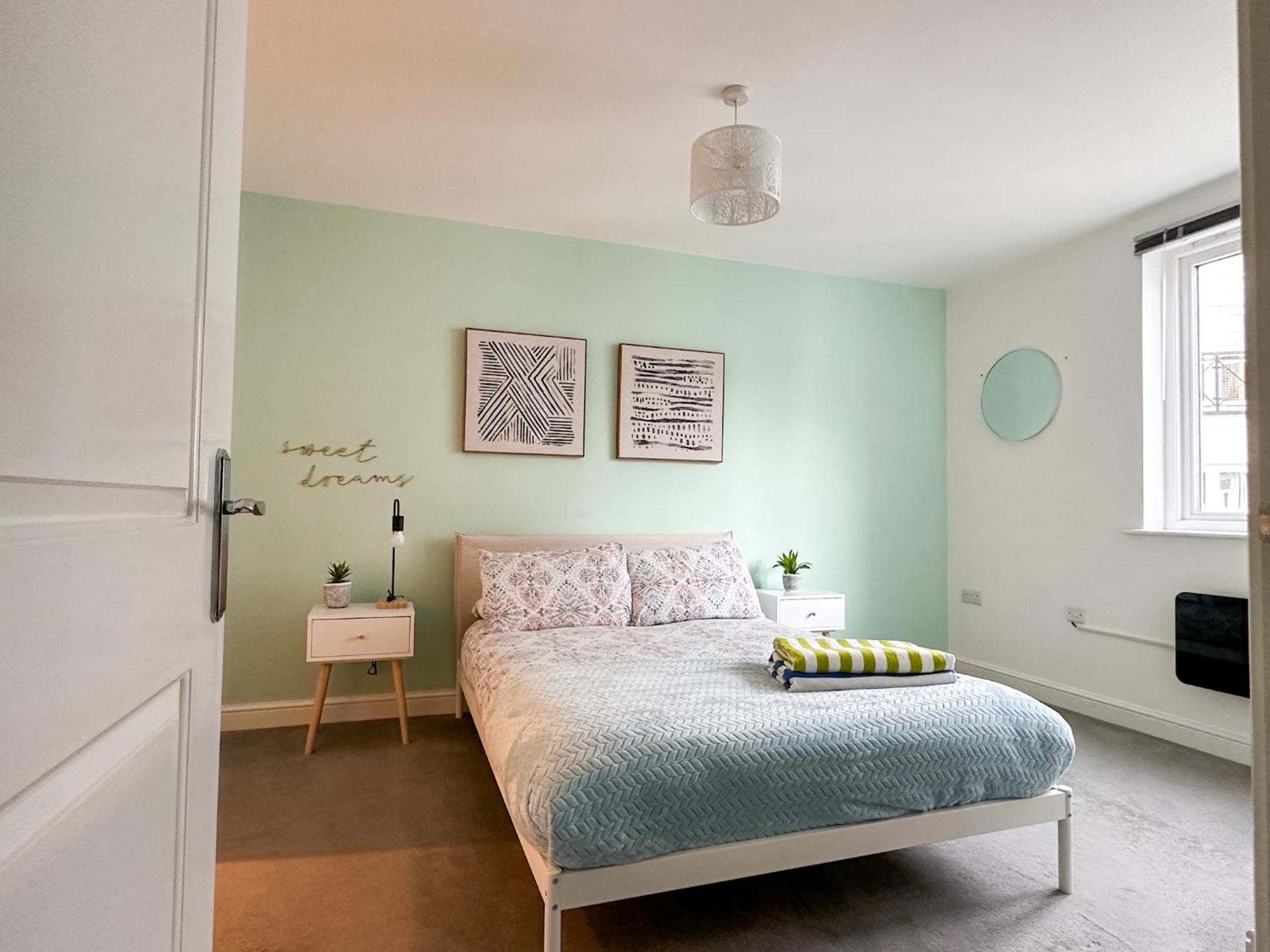 Luxury 2 Bedroom City Centre Apartment - Secure Parking - Amazing Location! Canterbury Eksteriør billede