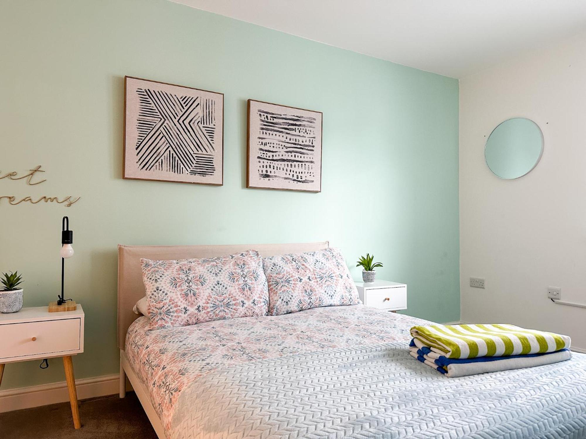 Luxury 2 Bedroom City Centre Apartment - Secure Parking - Amazing Location! Canterbury Eksteriør billede